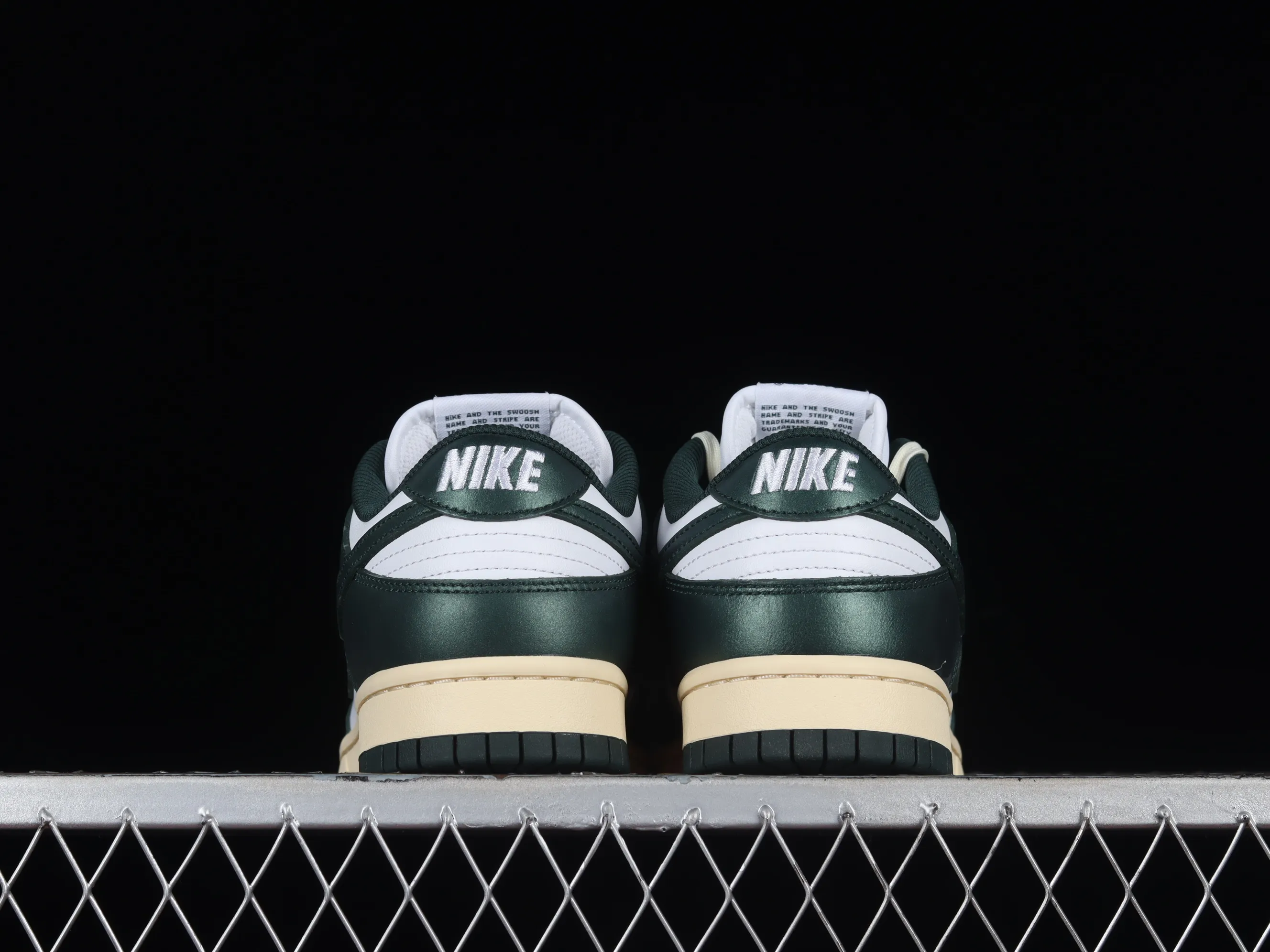 All categories Nk SB Dunk series Nk SB Dunk Low low-top sneakers M version pure original Nk SB Dunk Low "Vintage Green" navy green old SB smashed backboard fashion casual sneakers DQ8580-100